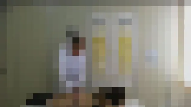 整骨院に来たエロそうな患者に勃起した肉棒を見せ付けたら...