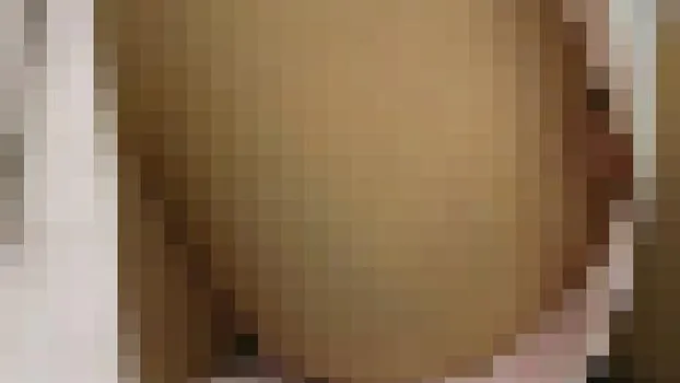 隙間から溢れたコリコリ乳首盗撮4