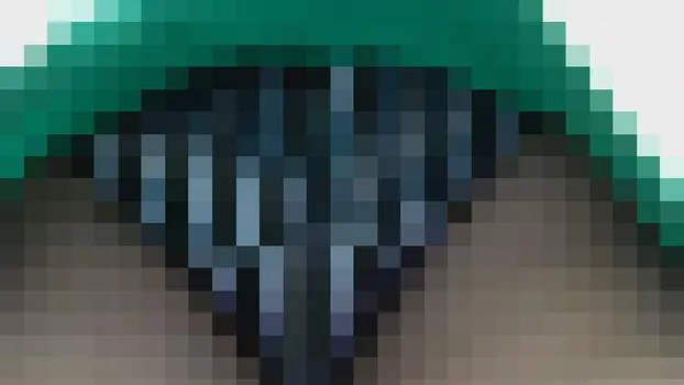 GALを意識してカラコン入れに来た勘違い熟女の検眼ミニスカパンチラ