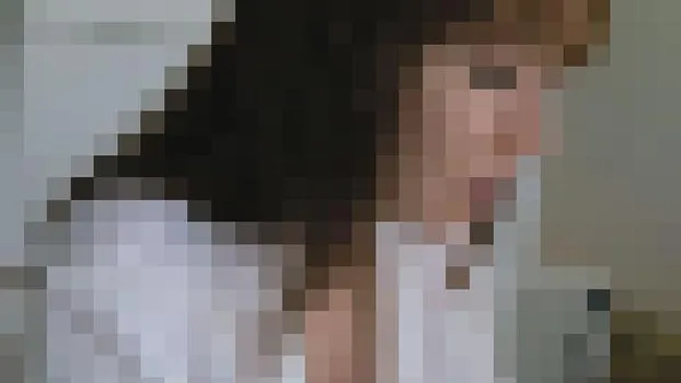 会社でプチ露出を楽しむOLの胸元盗撮2