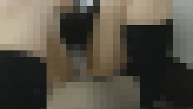 階段見上げるパンチラ
