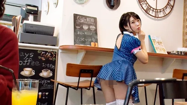 バレないようにこっそり見せつけ こっそりドキドキパンチラ挑発