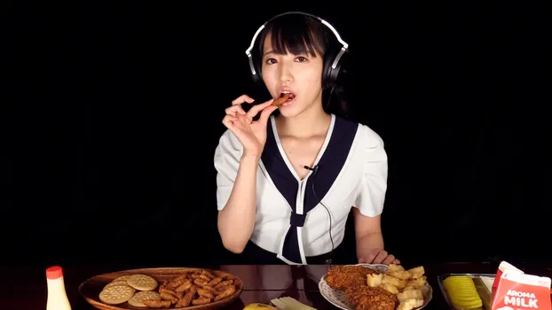【ASMR】美女の咀嚼音をたっぷり楽しんだ後、口移しで美味しく食べさせてもらった。
