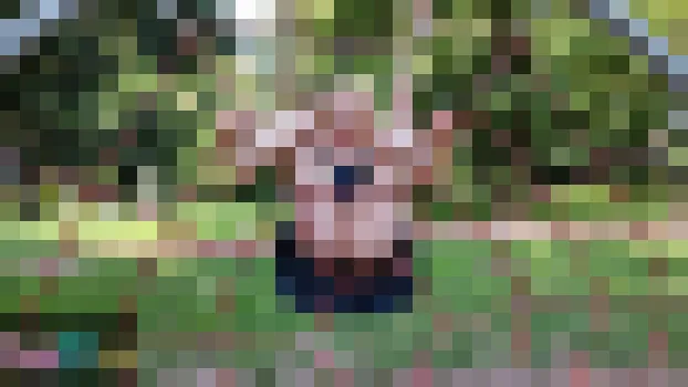 エリー・ショウとポルノ・ダンによる無修正、公共の場でのヌード、そして熱いセックスシーン