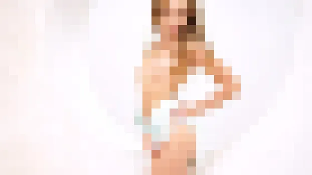アンドレア・シックス：Blonde Teen Posing Nude in a Circle on the Wall